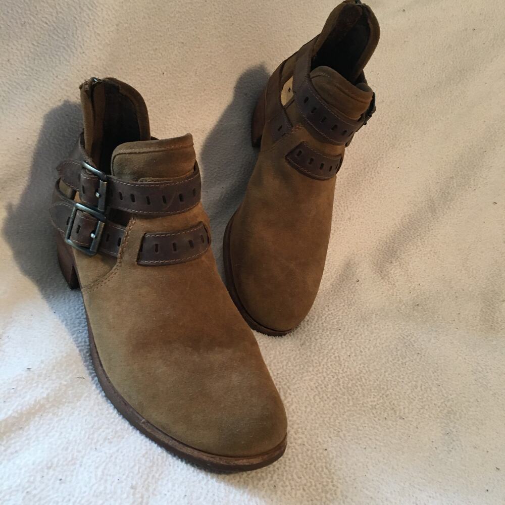 UGG Australia 7.5 Brown Patsey Suede Bootie PRICED TO SELL